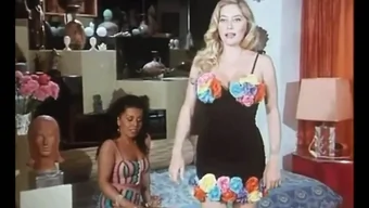Retro Italian lesbian fun